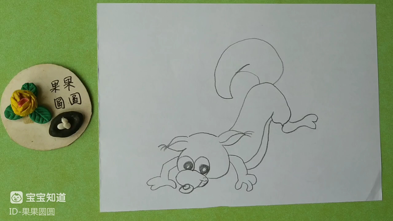 精 [才艺打卡]趴着的小松鼠在找松子吧