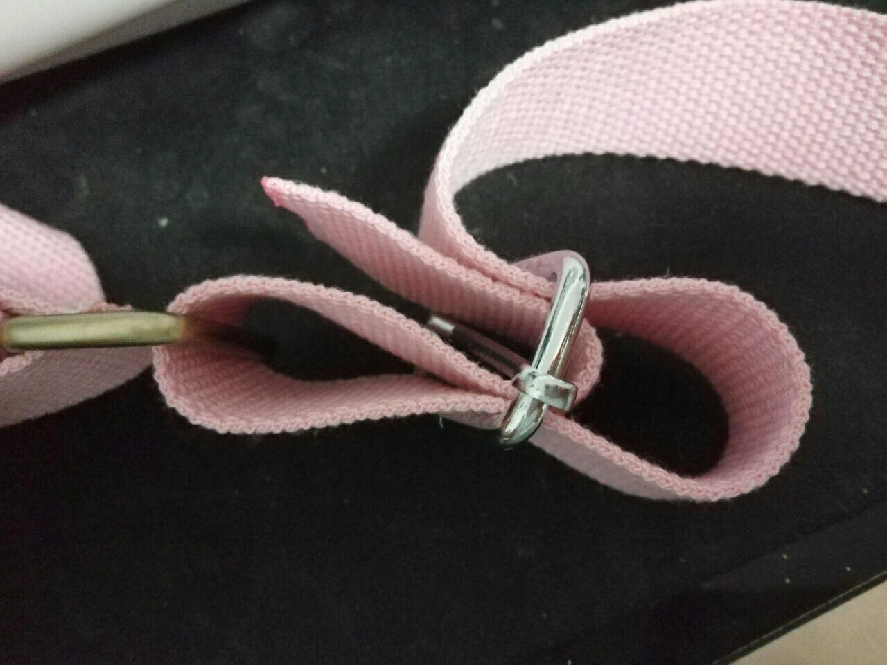 20楼 日字扣穿肩带方法如图