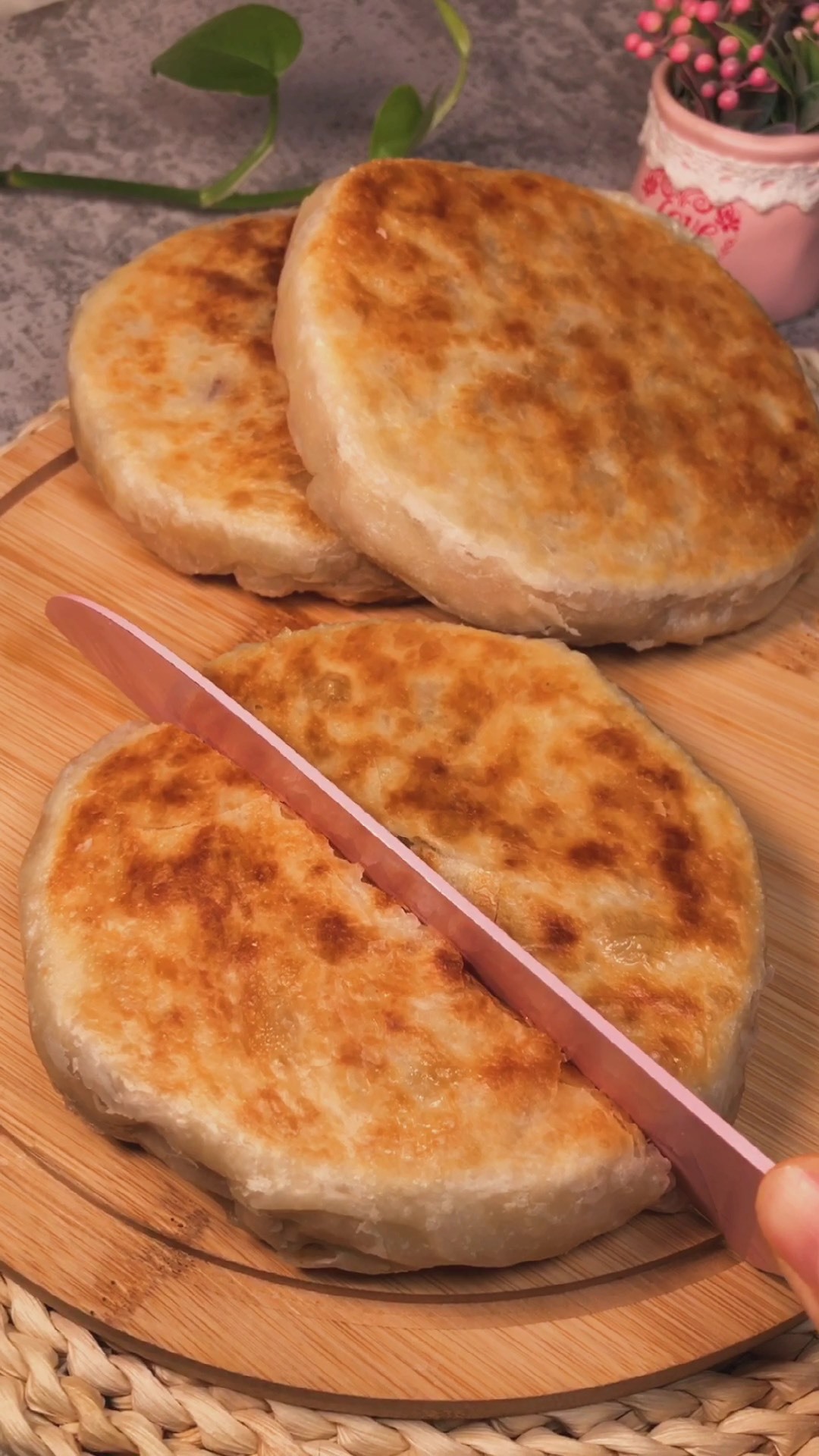 皮薄馅大的香酥鸡肉饼