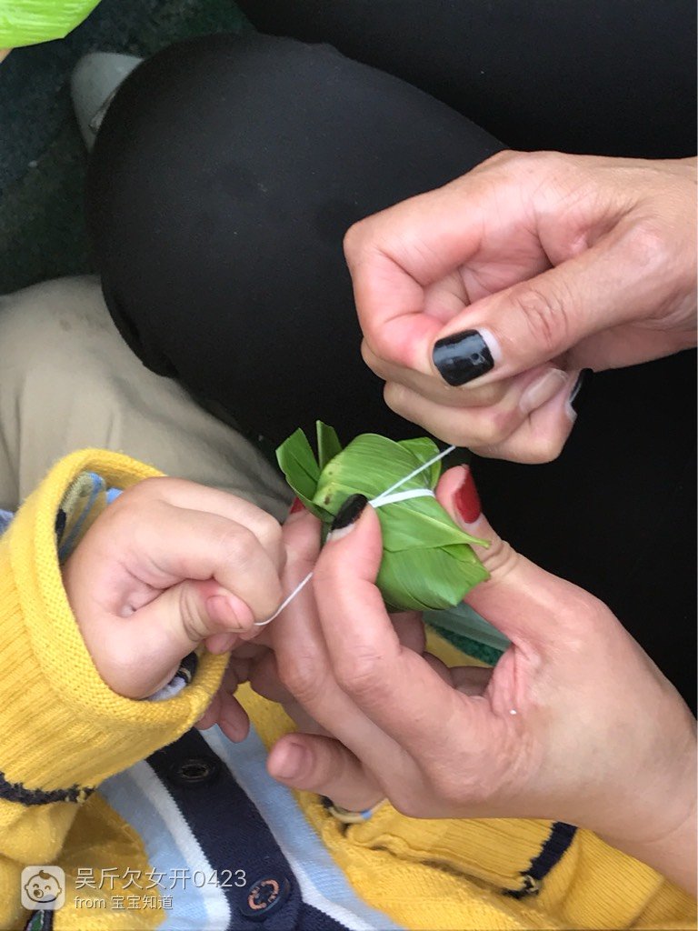 亲子粽子制作体验_端午节幼儿园包粽子活动_幼儿园包粽子端午节活动