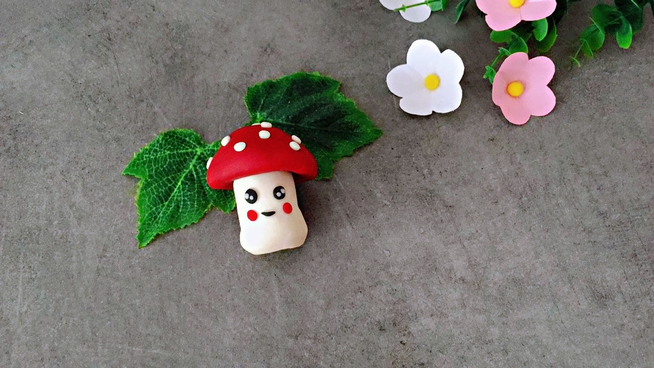 精亲子手工捏一朵可爱的小蘑菇