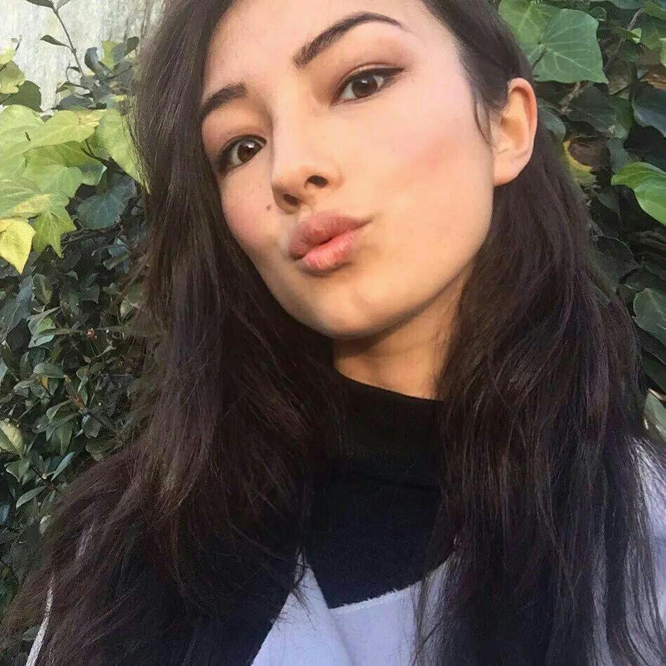 13楼 但因为她这张很中国的混血脸  却是永远没办法出现在像《唐顿