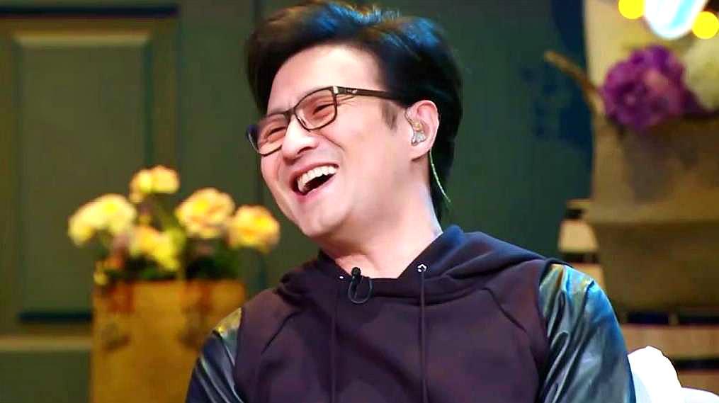 买超给自己挖坑,张嘉倪一个眼神直接秒怂了,汪峰笑得眼睛没了!