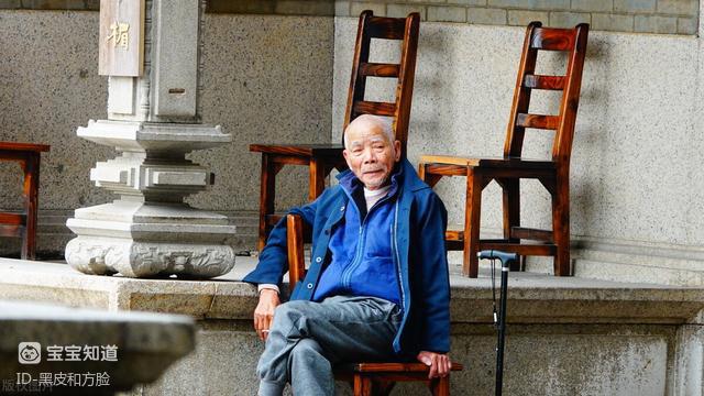 帮儿还房贷67岁老人每月靠230元生活两年没买过肉吃了