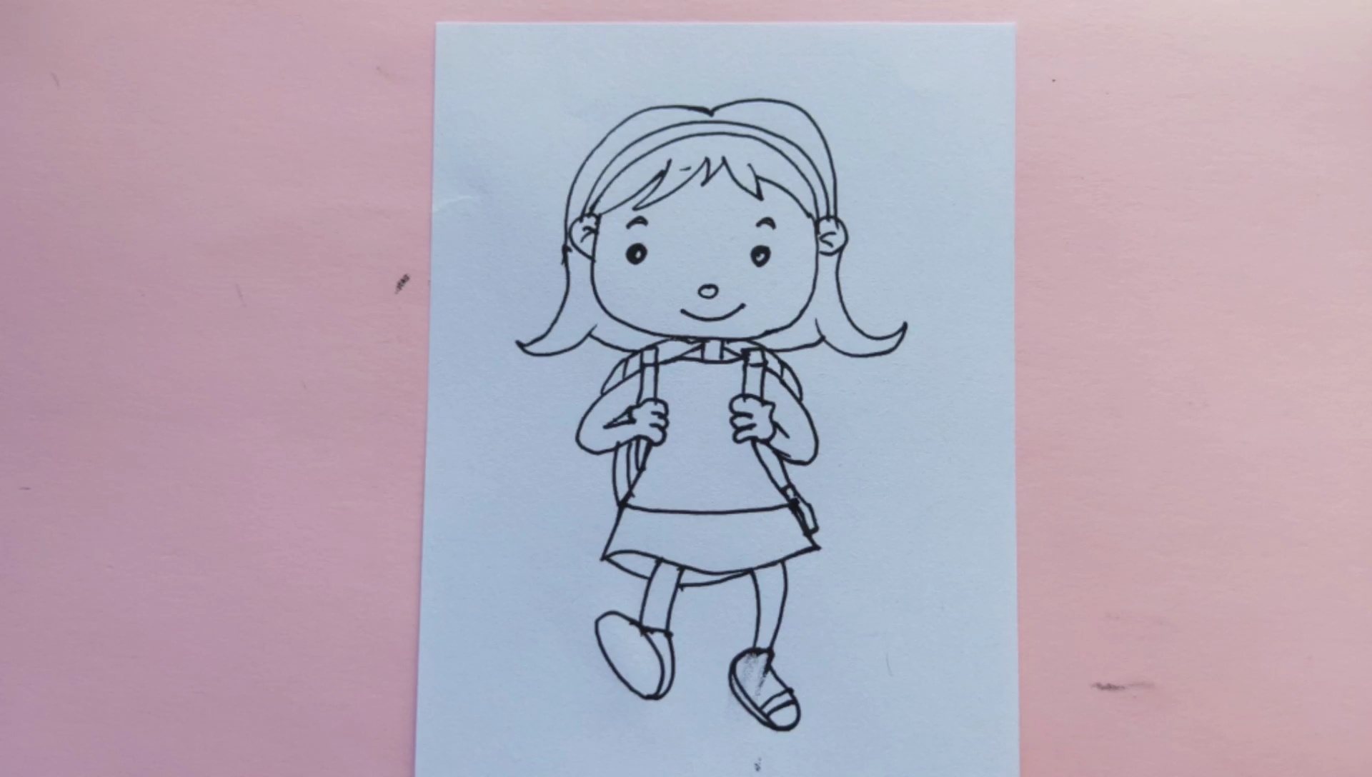 女孩背书包简笔画上学图片