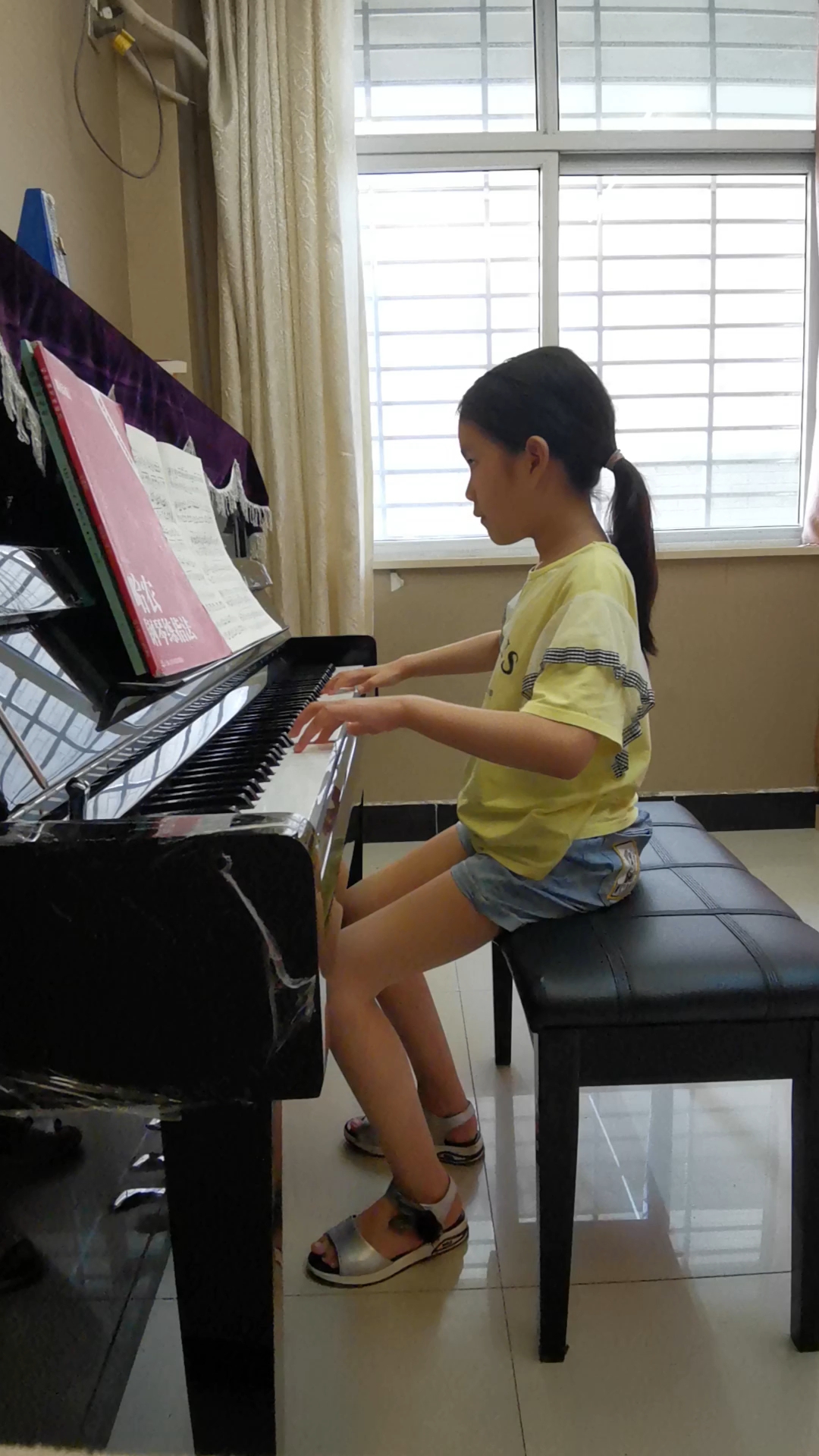 陪女儿坚持每天去练琴,习惯的力量是非常强大的