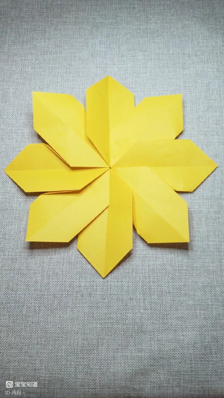 手工折纸:别致的八瓣花
