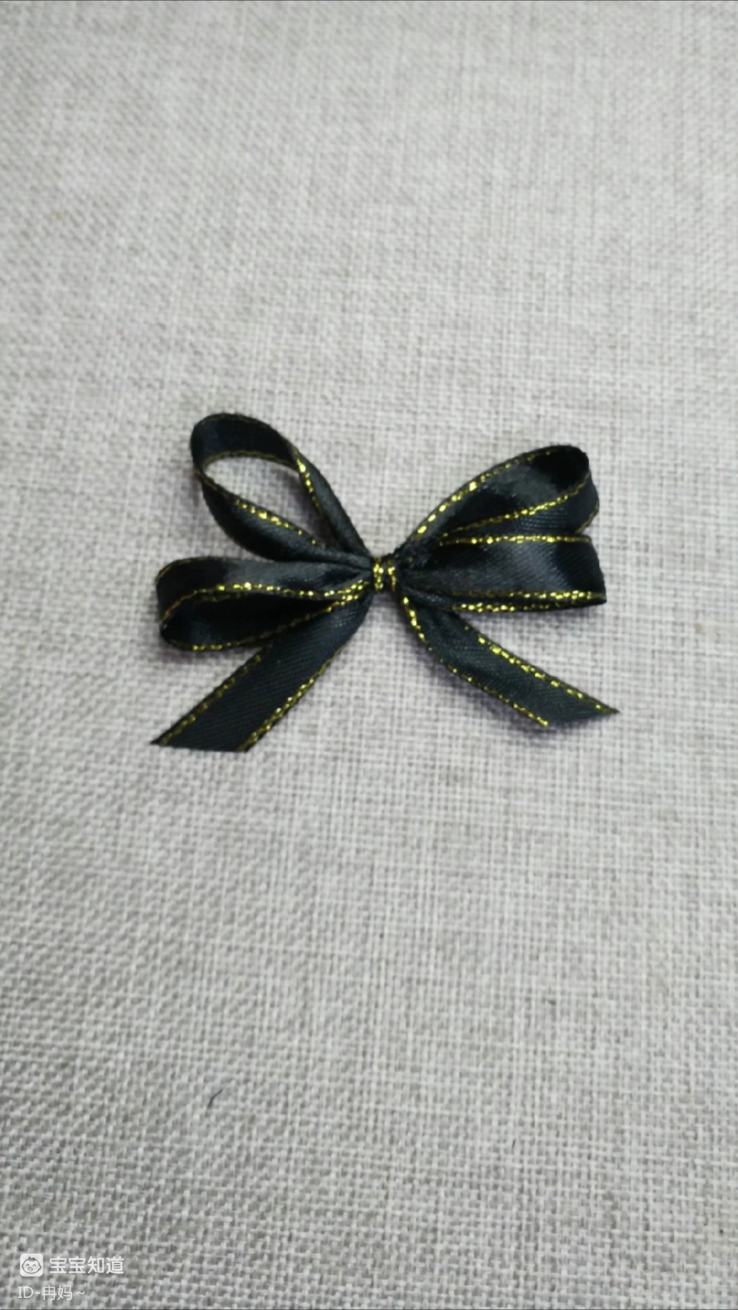 一根细丝带做漂亮蝴蝶结