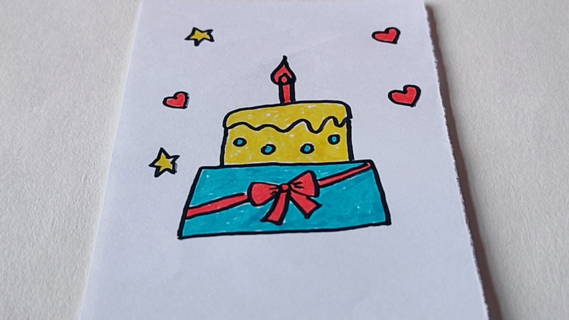 简笔画 如何画蝴蝶结的生日蛋糕
