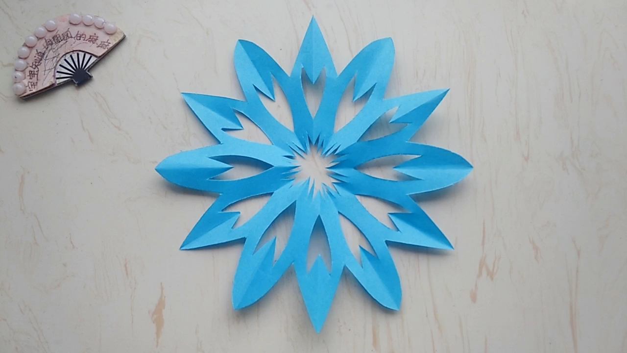 精 [手工剪纸]漂亮的蓝色六折纸剪纸教程喜欢吗