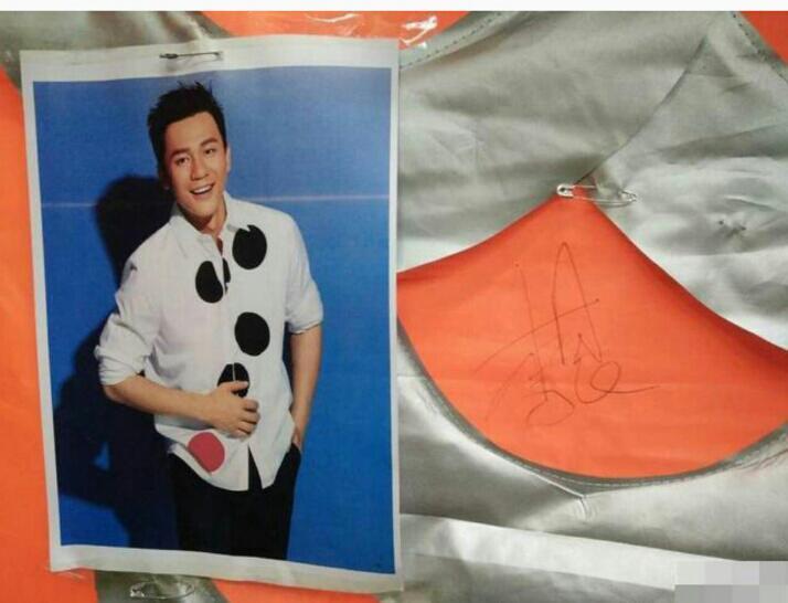 [今日热点]跑男录制群众花式求签名 鹿晗真都签了