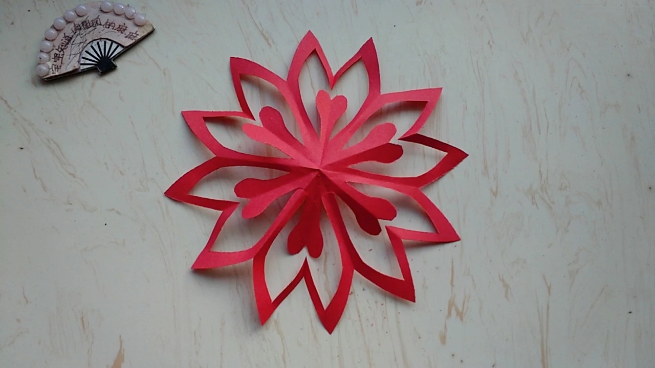 [手工剪纸]六折纸红色樱花剪纸窗花教程