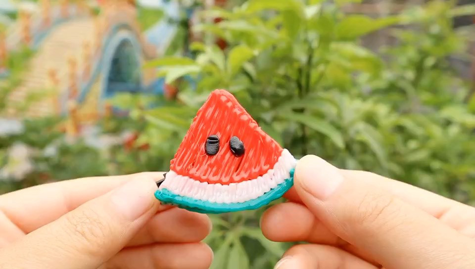 3d打印笔好好玩,给女儿打印了个西瓜发夹,女儿好喜欢