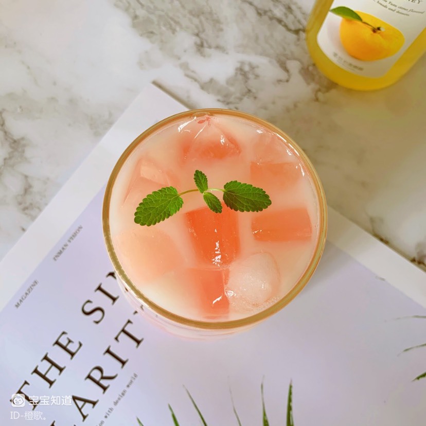 宅家必备冷饮自制超好喝的气泡蜜桃冻饮品
