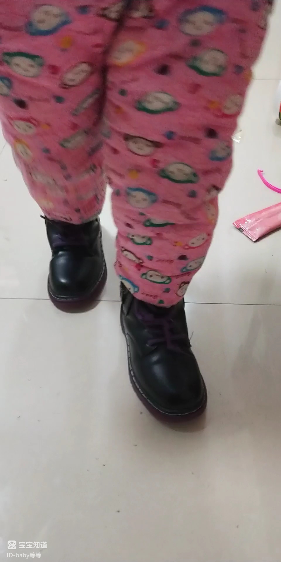 非要穿姐姐的鞋子