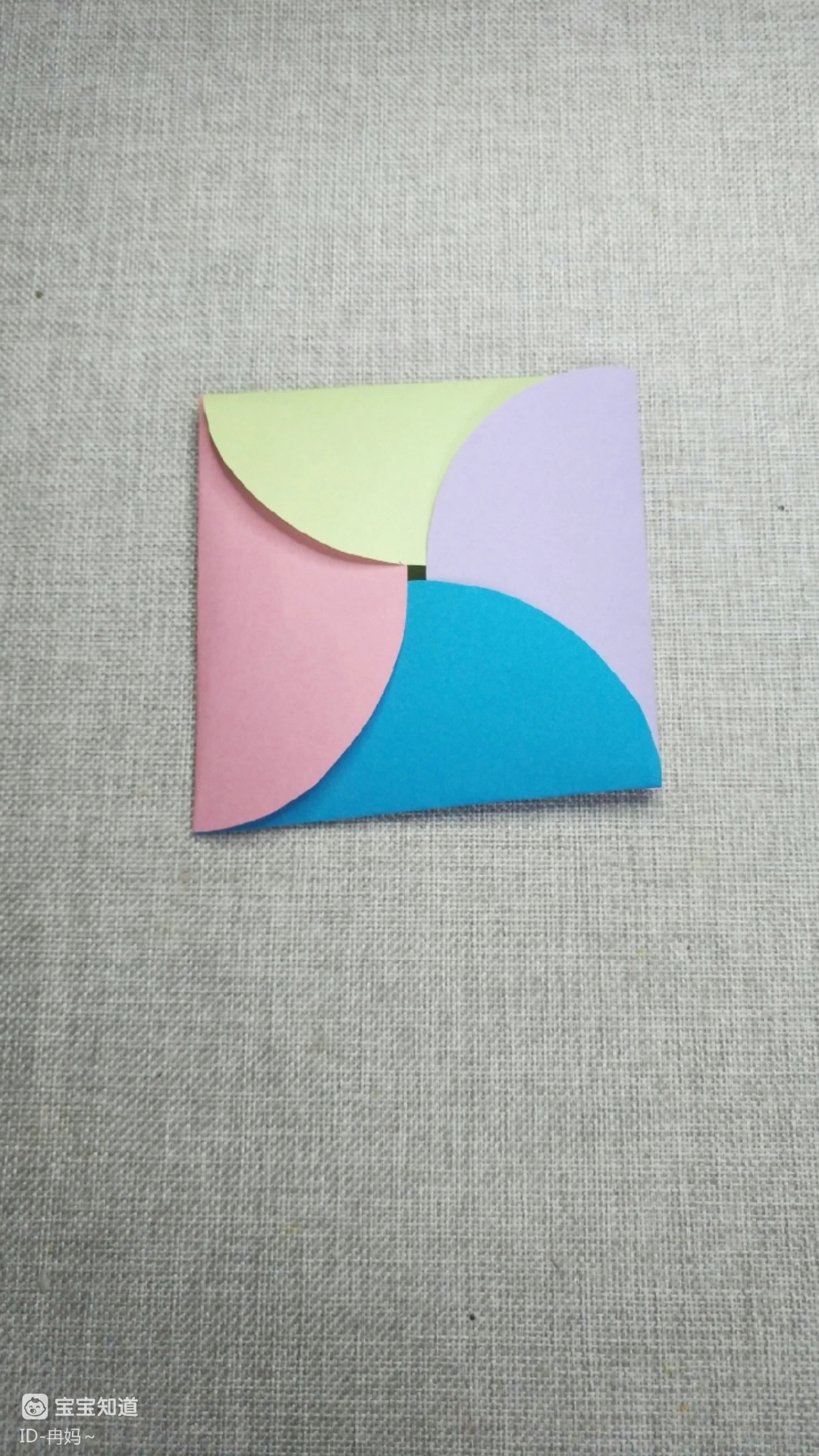 亲子手工:用圆形纸折正方形信封