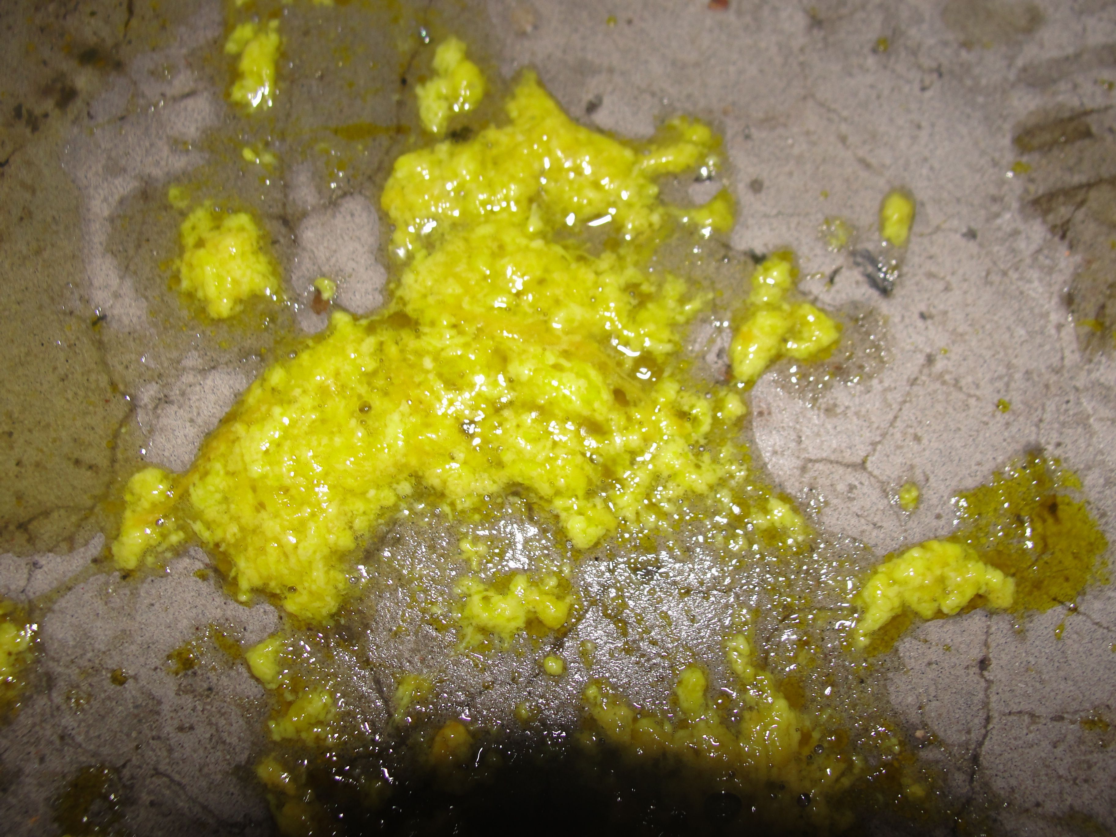 四个月的宝宝像是黄色的蛋花便正不正常?