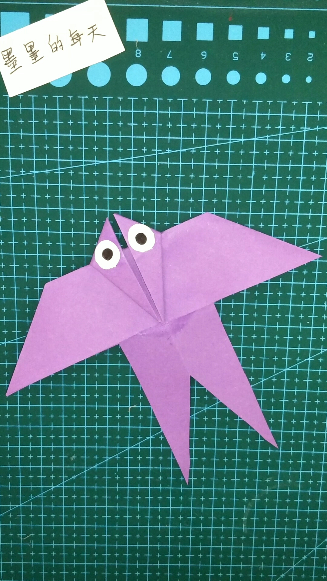 手工折纸:一只飞来的小燕子