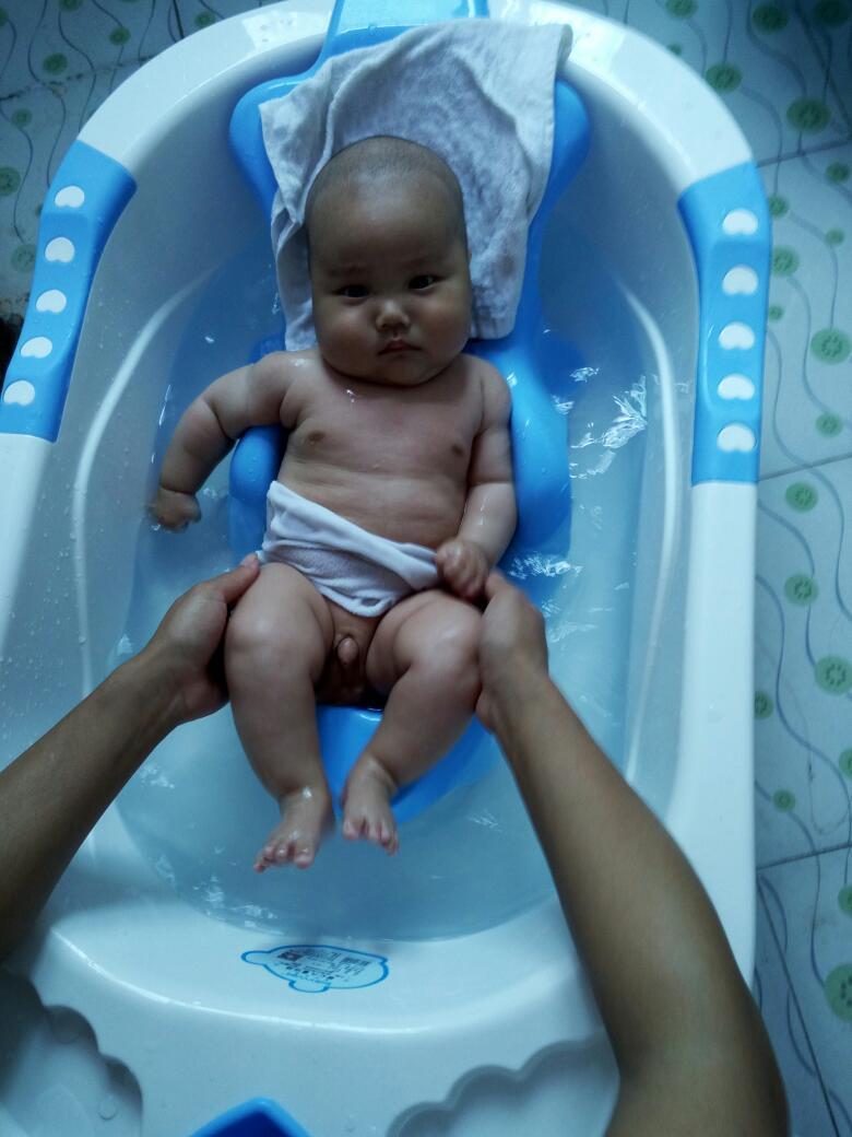 宝宝洗澡,各位宝妈晒晒宝宝洗澡照